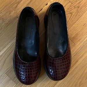 Burgundy reptile Patent-leather shoes